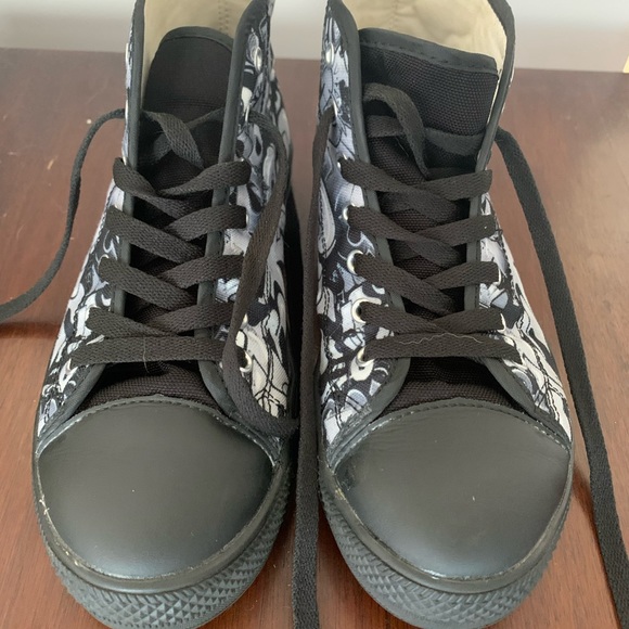 Custom made graffiti high top womens sneakers size 7 - Picture 2 of 4